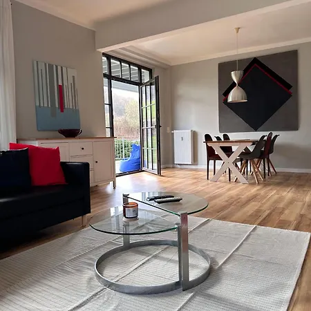 Schoene Aussicht 아파트 *